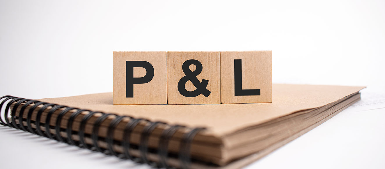 Text p and l on the wooden cubes