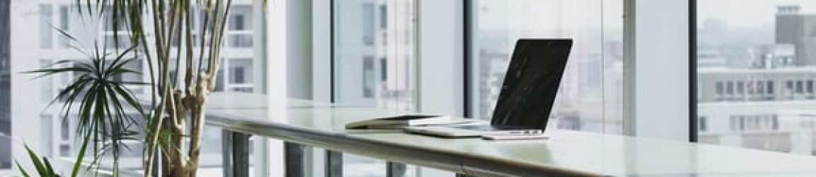 xw4zno44q-Computer-on-counter